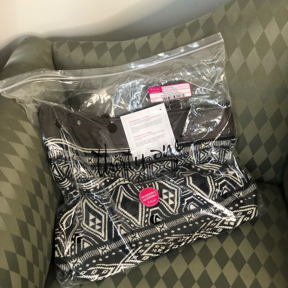 NWT Thirty-One Reversible Tote Rio Weave